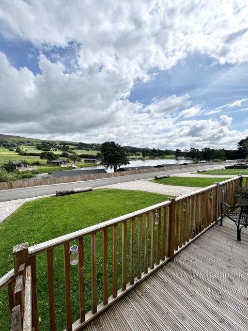 Diddly Squat Lodge With Hot Tub, Pendle View Holiday Park Clitheroe Exteriér fotografie