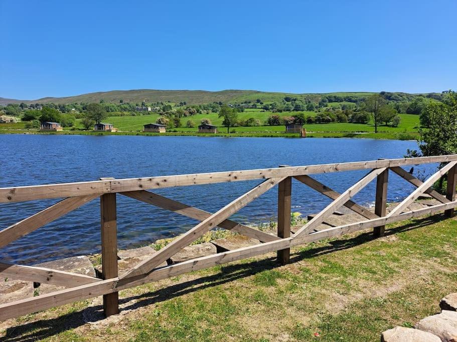 Diddly Squat Lodge With Hot Tub, Pendle View Holiday Park Clitheroe Exteriér fotografie
