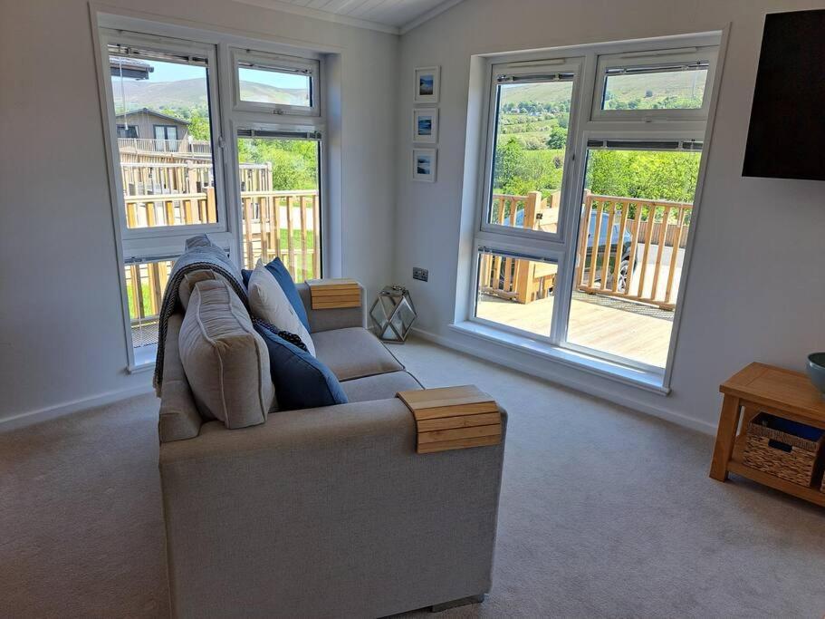 Diddly Squat Lodge With Hot Tub, Pendle View Holiday Park Clitheroe Exteriér fotografie