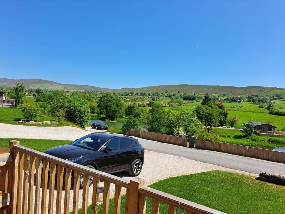 Diddly Squat Lodge With Hot Tub, Pendle View Holiday Park Clitheroe Exteriér fotografie