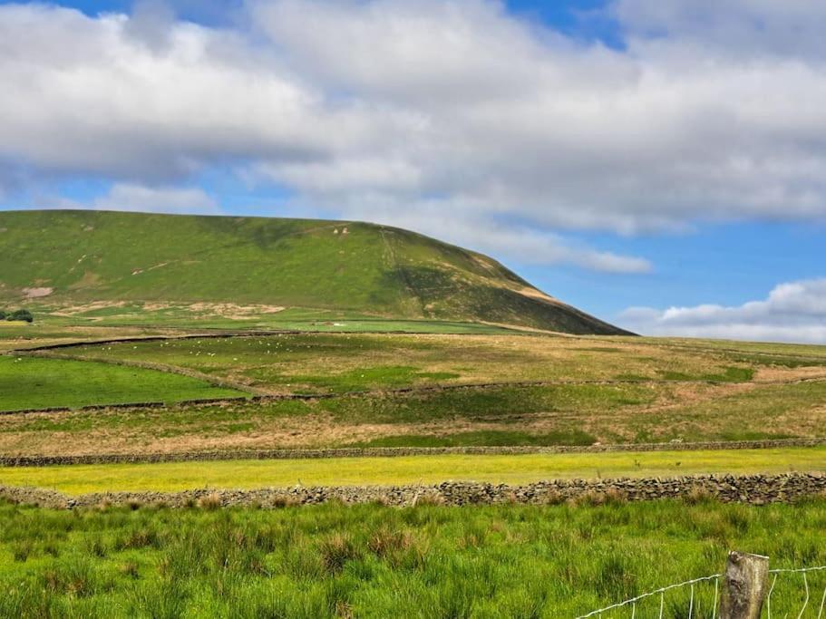 Diddly Squat Lodge With Hot Tub, Pendle View Holiday Park Clitheroe Exteriér fotografie